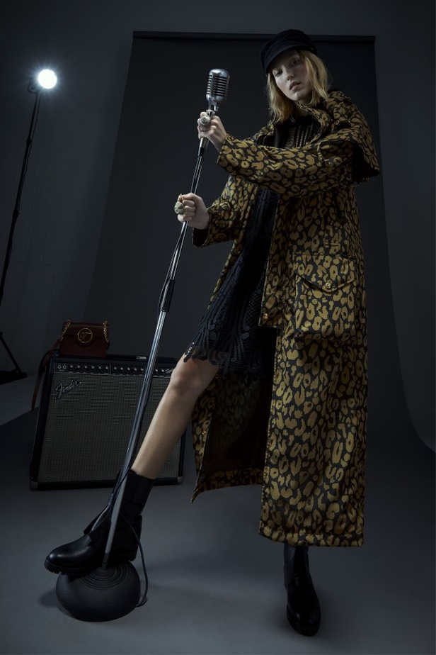 عرض أزياء Temperley London لخريف وشتاء 2022-2021