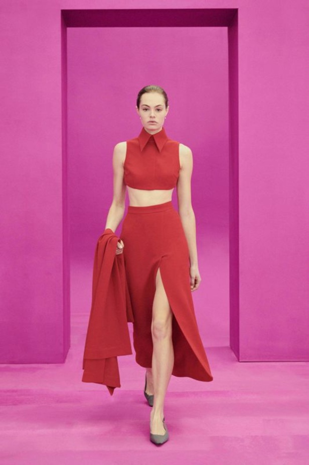 عرض أزياء مجموعة Emilia Wickstead لموسم خريف وشتاء 2021 ضمن أسبوع الموضة في لندن