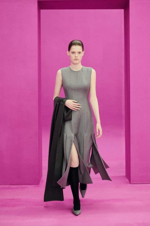 عرض أزياء مجموعة Emilia Wickstead لموسم خريف وشتاء 2021 ضمن أسبوع الموضة في لندن