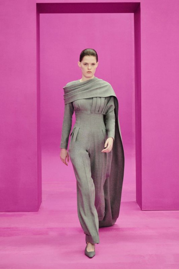 عرض أزياء مجموعة Emilia Wickstead لموسم خريف وشتاء 2021 ضمن أسبوع الموضة في لندن