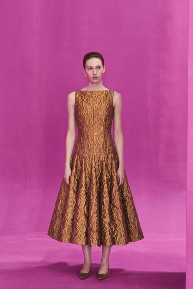 عرض أزياء مجموعة Emilia Wickstead لموسم خريف وشتاء 2021 ضمن أسبوع الموضة في لندن