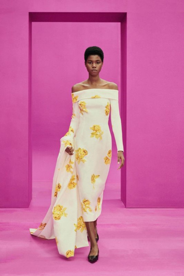 عرض أزياء مجموعة Emilia Wickstead لموسم خريف وشتاء 2021 ضمن أسبوع الموضة في لندن