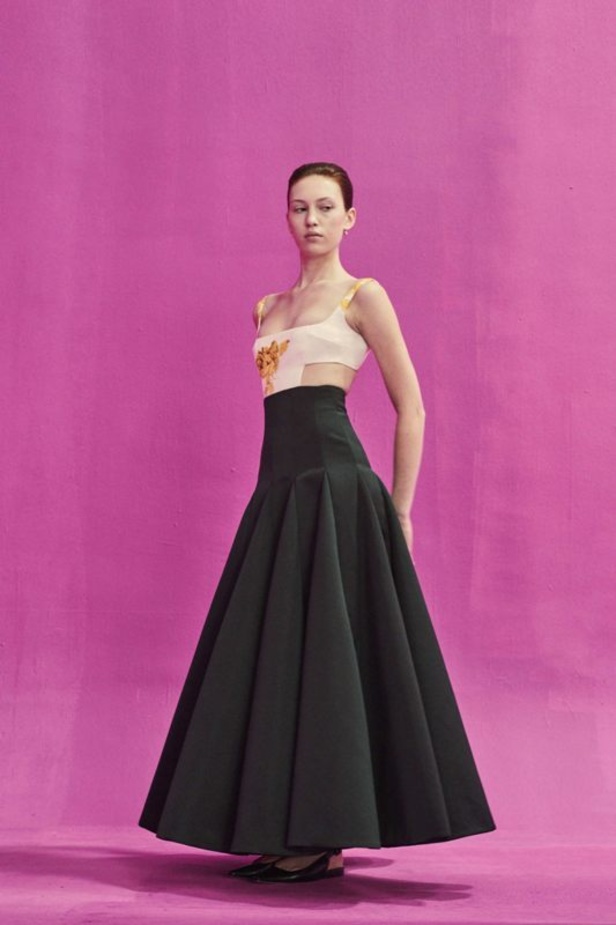 عرض أزياء مجموعة Emilia Wickstead لموسم خريف وشتاء 2021 ضمن أسبوع الموضة في لندن