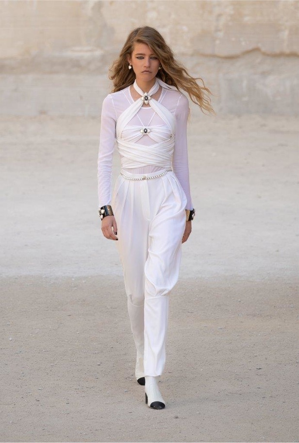صور مجموعة عرض أزياء "شانيل كروز" Cruise CHANEL 2022 -2021  