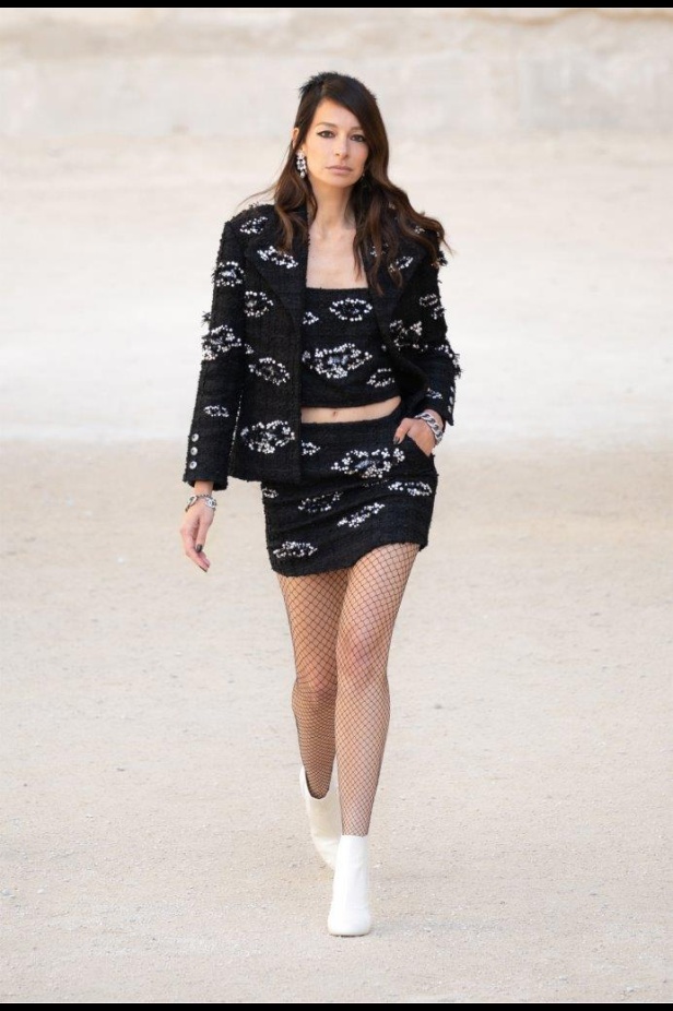 صور مجموعة عرض أزياء "شانيل كروز" Cruise CHANEL 2022 -2021  