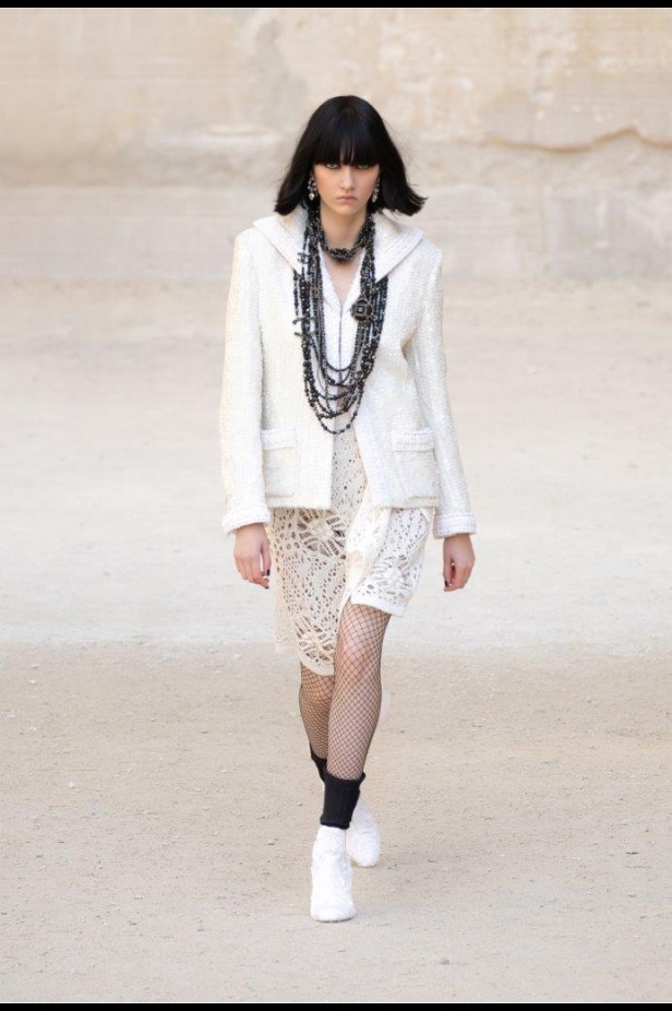 صور مجموعة عرض أزياء "شانيل كروز" Cruise CHANEL 2022 -2021  