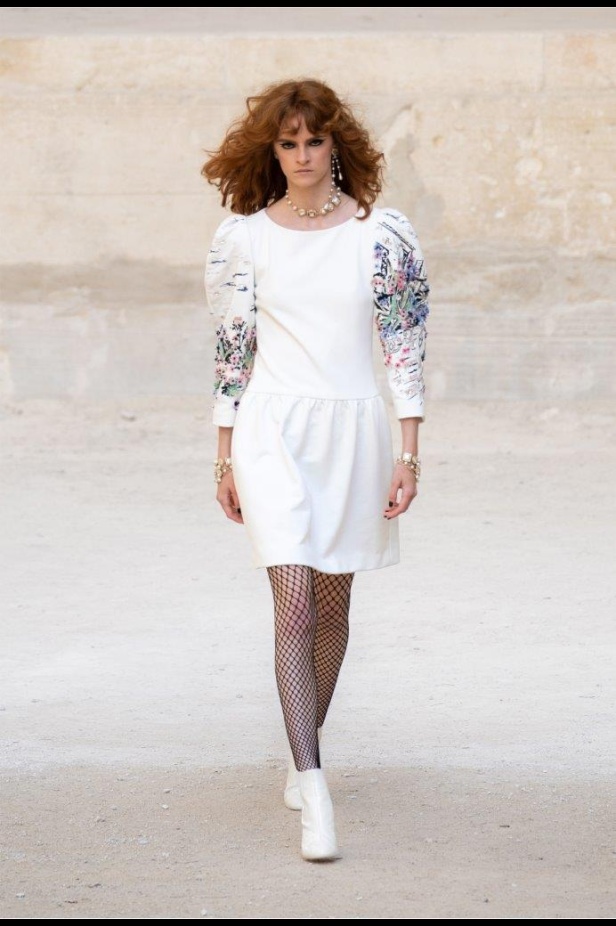 صور مجموعة عرض أزياء "شانيل كروز" Cruise CHANEL 2022 -2021  