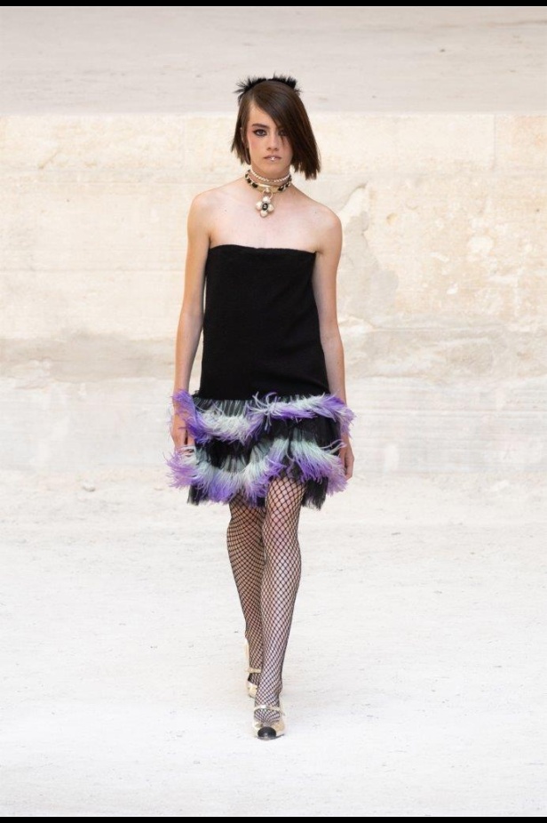 صور مجموعة عرض أزياء "شانيل كروز" Cruise CHANEL 2022 -2021  