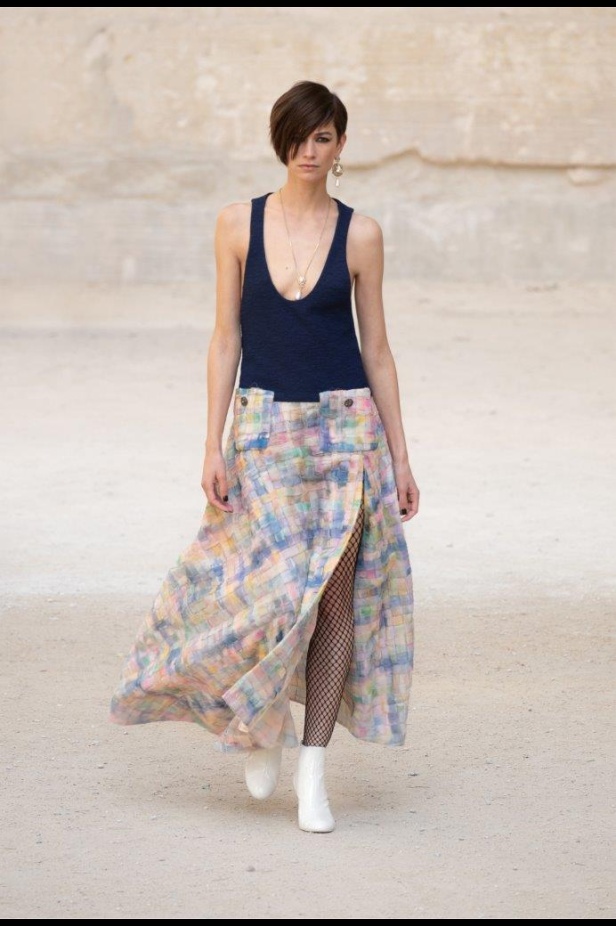 صور مجموعة عرض أزياء "شانيل كروز" Cruise CHANEL 2022 -2021  