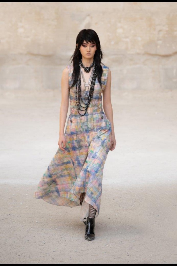 صور مجموعة عرض أزياء "شانيل كروز" Cruise CHANEL 2022 -2021  