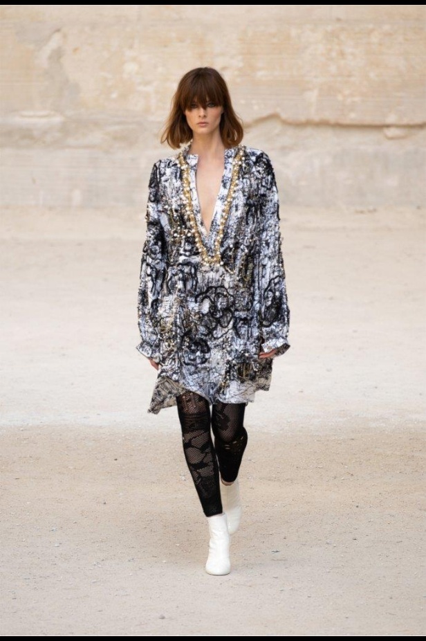 صور مجموعة عرض أزياء "شانيل كروز" Cruise CHANEL 2022 -2021  