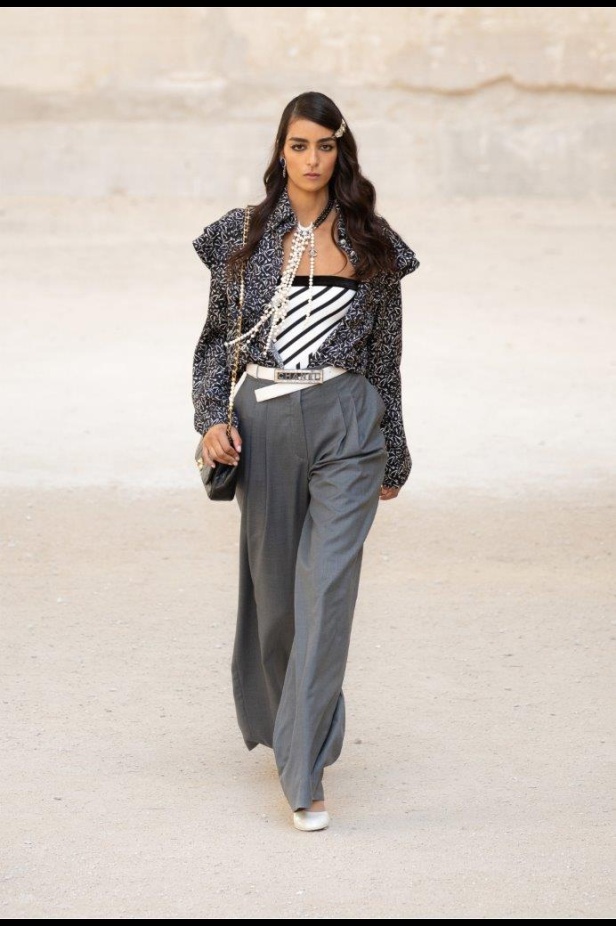 صور مجموعة عرض أزياء "شانيل كروز" Cruise CHANEL 2022 -2021  