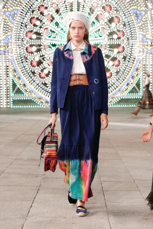 عرض ازياء مجموعة ديور Dior كروز ربيع 2021 يحيي الابداع والمهارات الحرفية