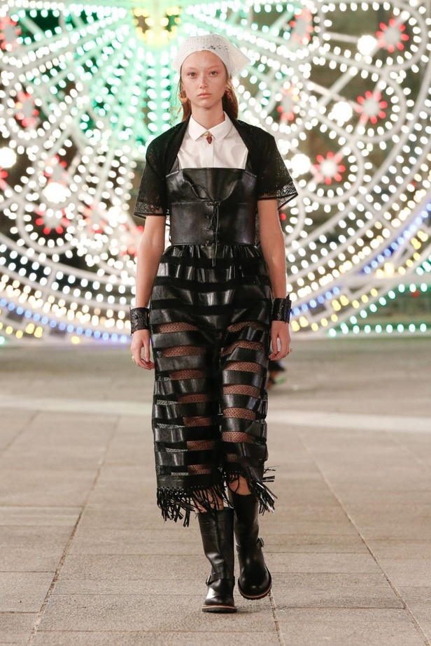 عرض ازياء مجموعة ديور Dior كروز ربيع 2021 يحيي الابداع والمهارات الحرفية