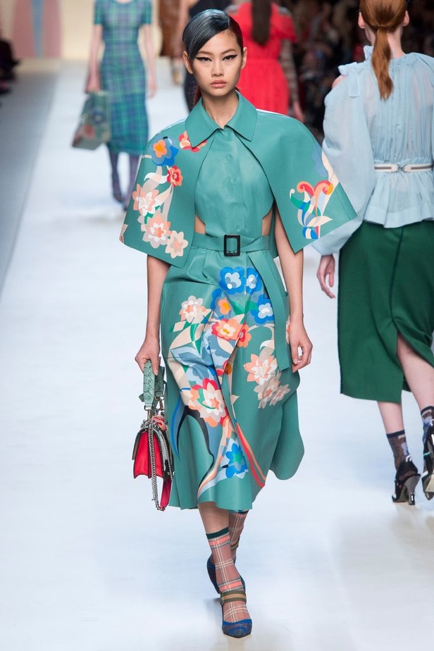 مجموعة Fendi لربيع وصيف 2018 للأزياء الجاهزة !