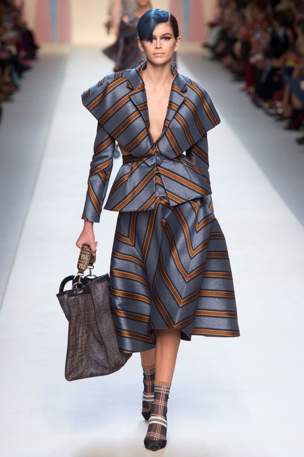 مجموعة Fendi لربيع وصيف 2018 للأزياء الجاهزة !