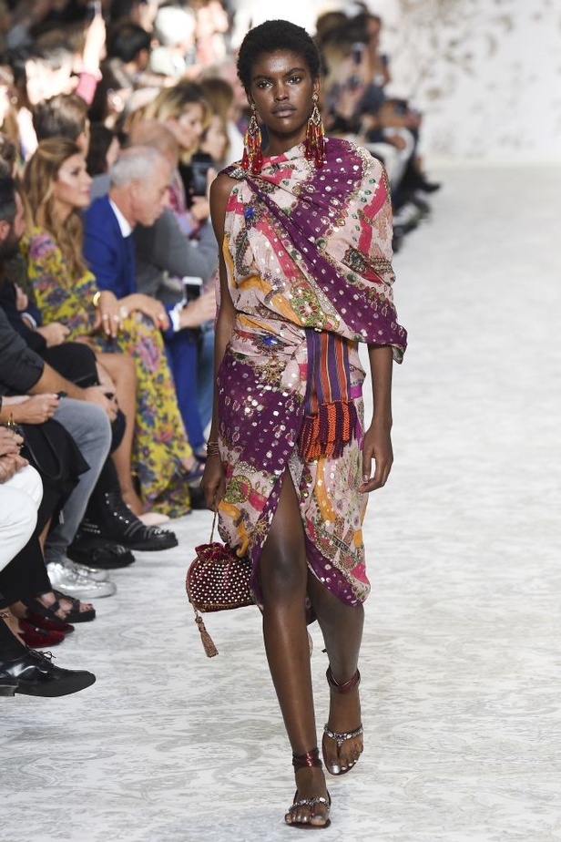 عرض أزياء “ايترو” Etro لربيع وصيف 2018 !