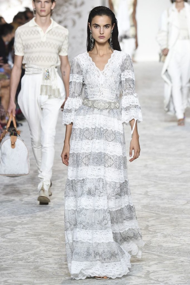 عرض أزياء “ايترو” Etro لربيع وصيف 2018 !