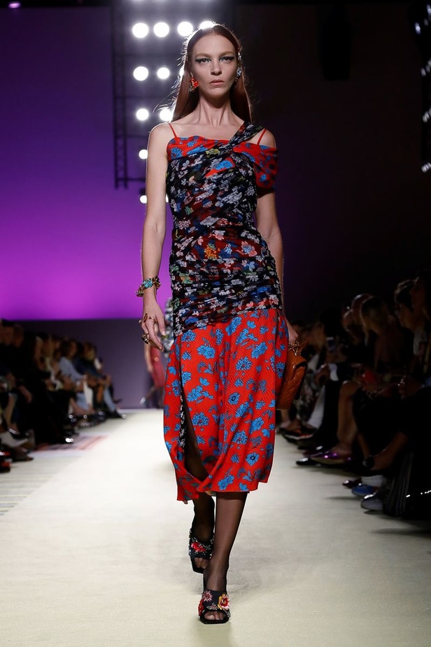 مجموعة فيرساتشي لموسم ربيع وصيف 2019