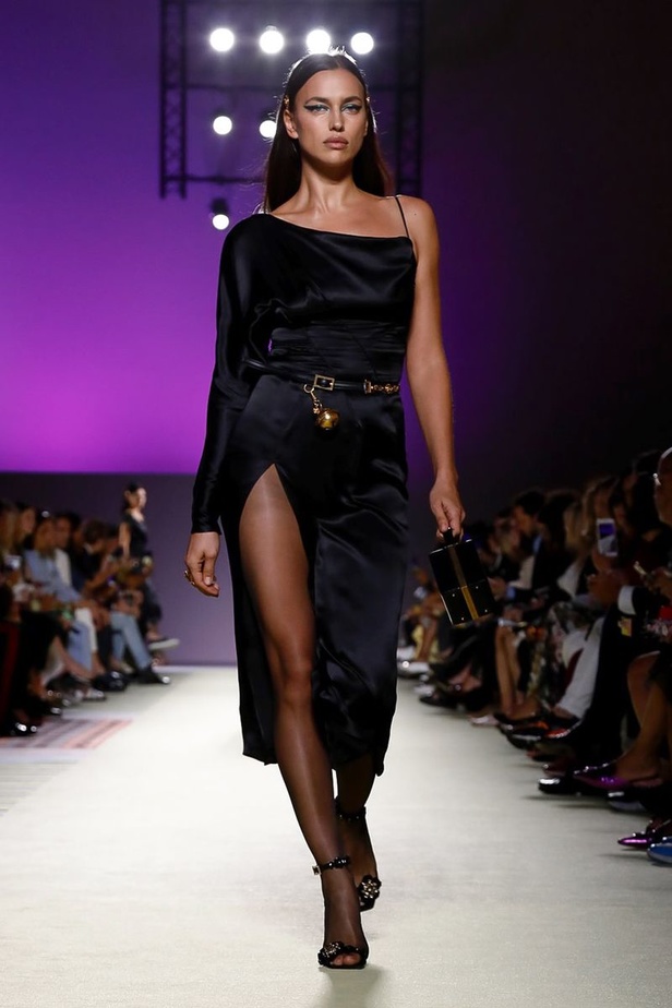 مجموعة فيرساتشي لموسم ربيع وصيف 2019