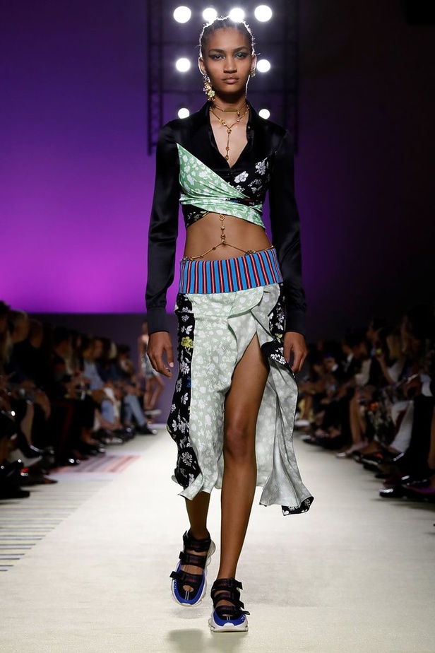 مجموعة فيرساتشي لموسم ربيع وصيف 2019