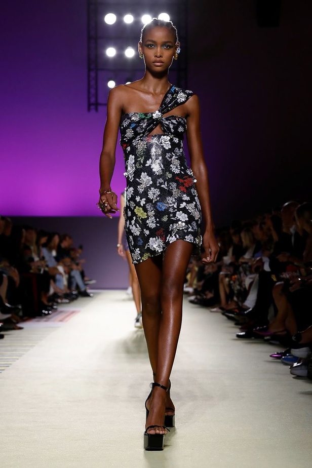 مجموعة فيرساتشي لموسم ربيع وصيف 2019