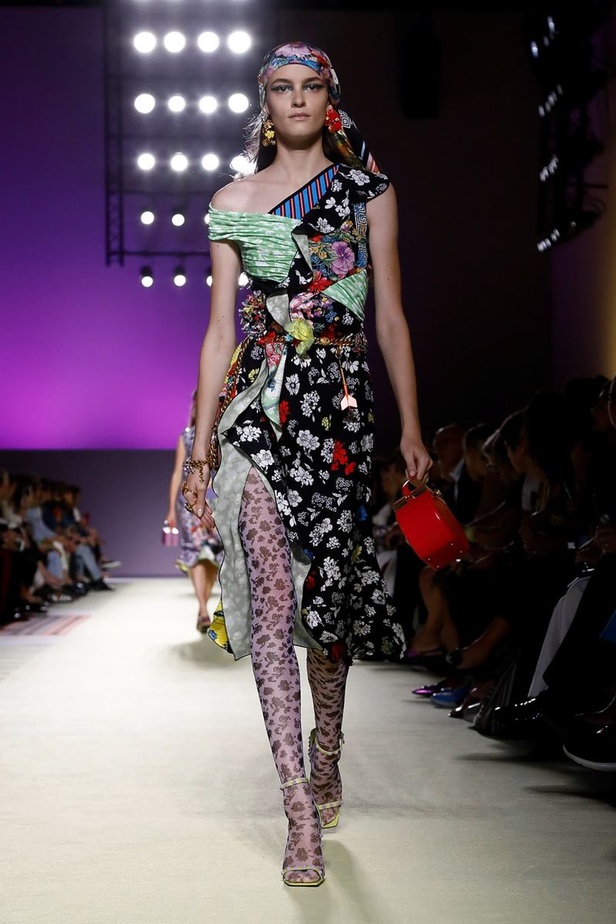 مجموعة فيرساتشي لموسم ربيع وصيف 2019