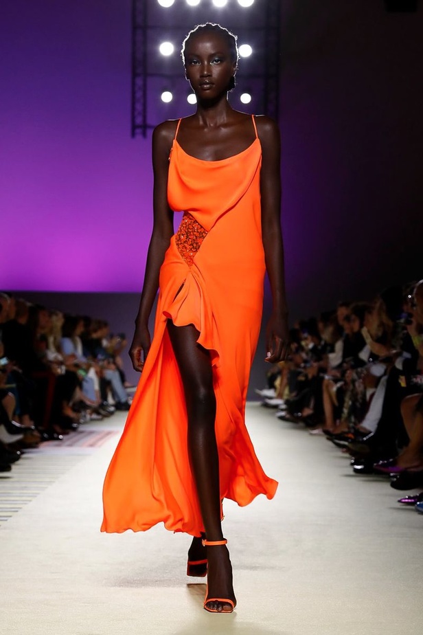 مجموعة فيرساتشي لموسم ربيع وصيف 2019