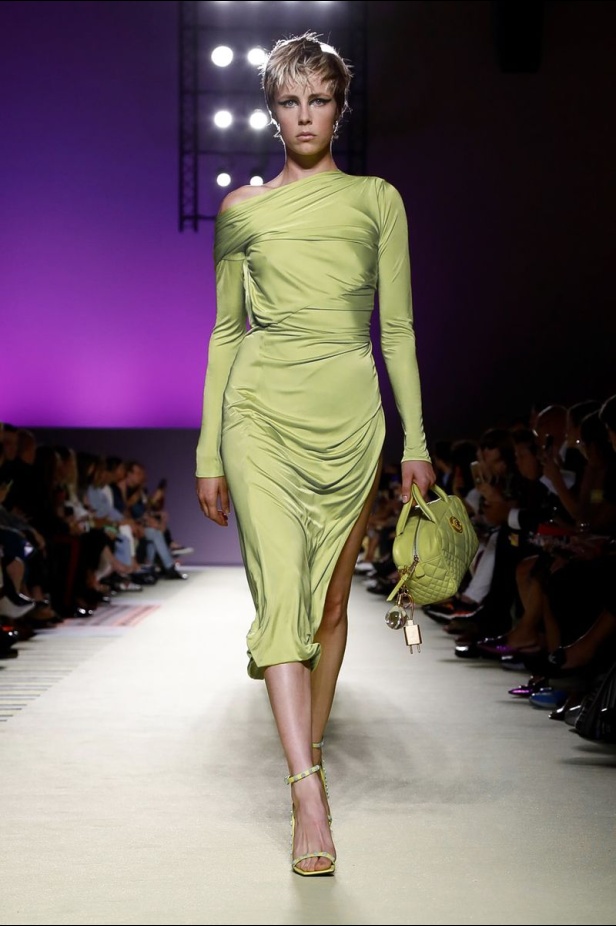 مجموعة فيرساتشي لموسم ربيع وصيف 2019