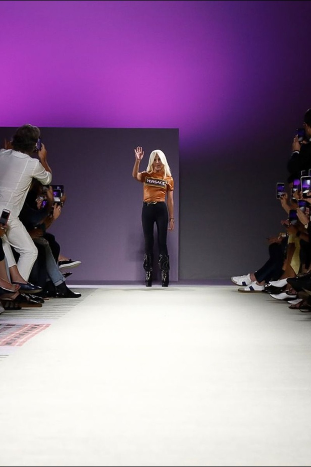 مجموعة فيرساتشي لموسم ربيع وصيف 2019