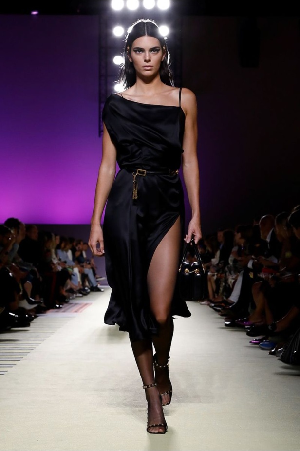 مجموعة فيرساتشي لموسم ربيع وصيف 2019