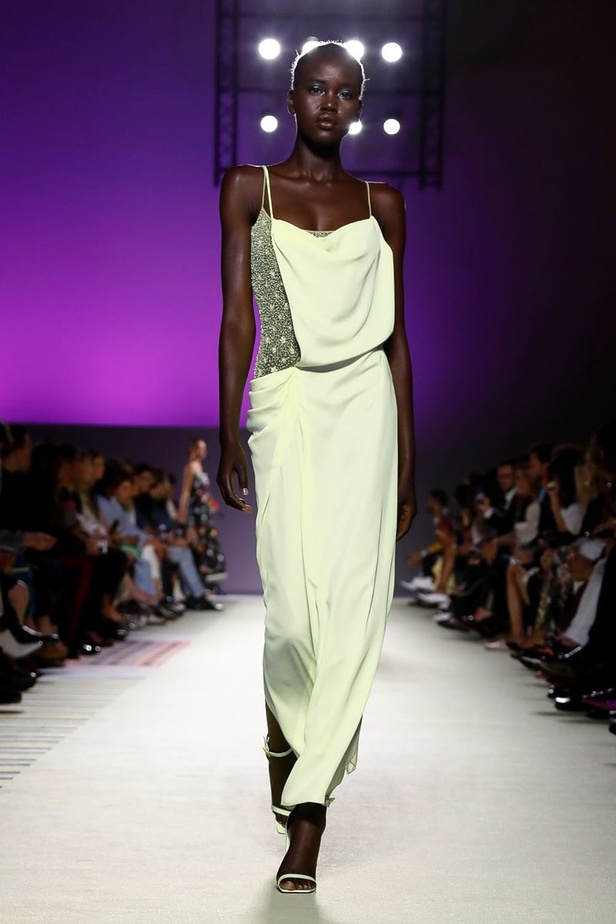 مجموعة فيرساتشي لموسم ربيع وصيف 2019