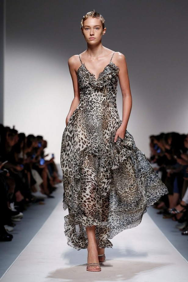 اسبوع الموضة في ميلان 2019 عرض أزياء ERMANNO SCERVINO لربيع وصيف 2020