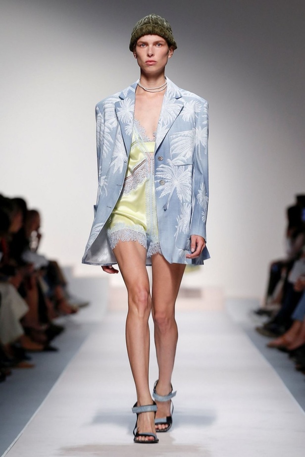 اسبوع الموضة في ميلان 2019 عرض أزياء ERMANNO SCERVINO لربيع وصيف 2020