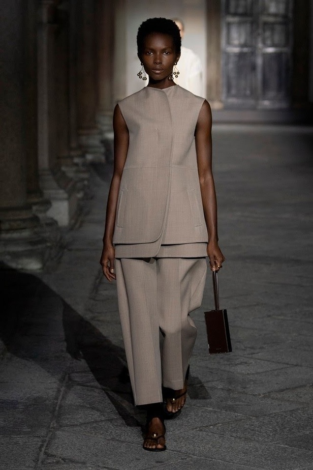 اسبوع الموضة في ميلان 2019 ازياء JIL SANDER لربيع وصيف 2020 