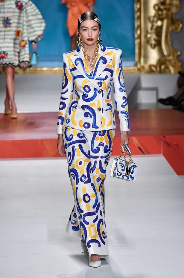 اسبوع الموضة في ميلان 2019  اخر صيحات MOSCHINO  لربيع وصيف 2020  