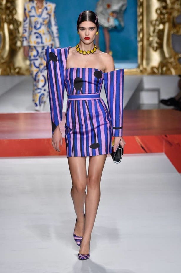 اسبوع الموضة في ميلان 2019  اخر صيحات MOSCHINO  لربيع وصيف 2020  