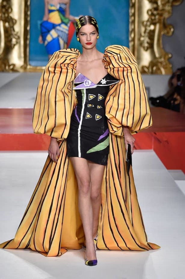 اسبوع الموضة في ميلان 2019  اخر صيحات MOSCHINO  لربيع وصيف 2020  