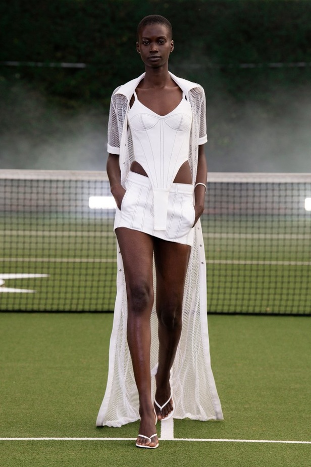 عرض ازياء David Koma في لندن لموسم ربيع وصيف 2021