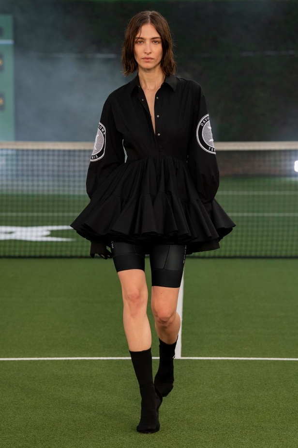 عرض ازياء David Koma في لندن لموسم ربيع وصيف 2021