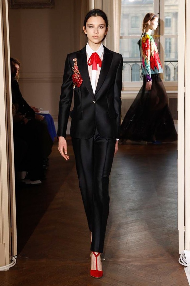 مجموعة الألبسة الراقية من شياباريلي لربيع 2017