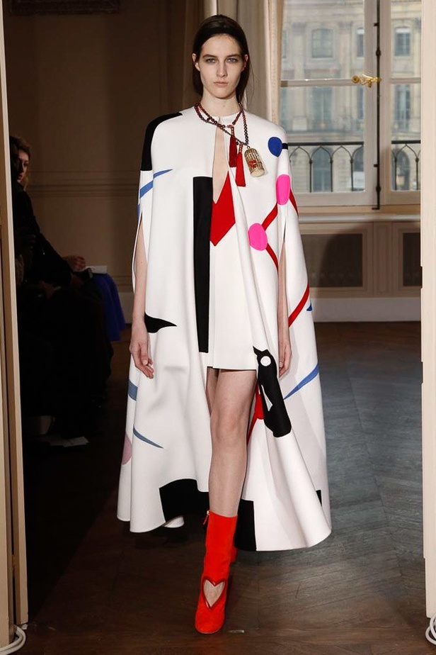 مجموعة الألبسة الراقية من شياباريلي لربيع 2017