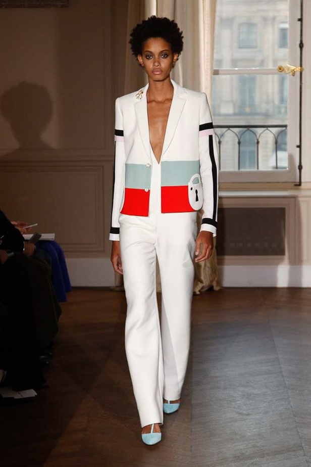 مجموعة الألبسة الراقية من شياباريلي لربيع 2017