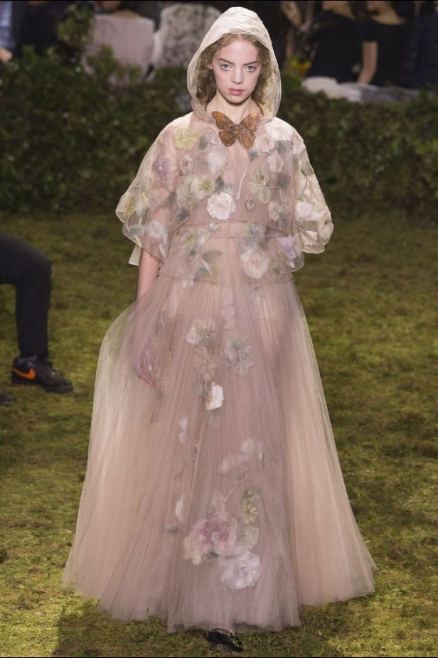 مجموعة الأزياء الفاخرة لدار ديور لموسم ربيع 2017