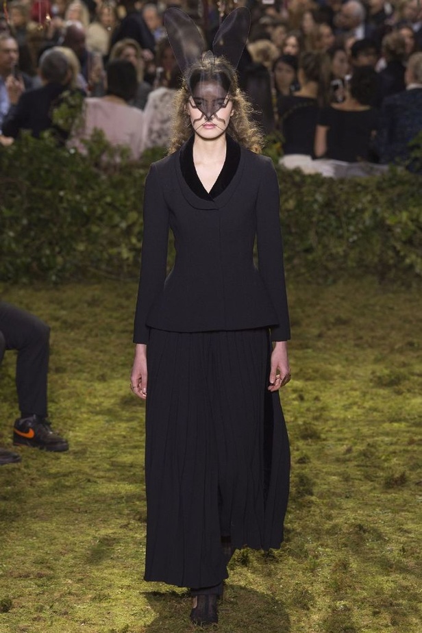 مجموعة الأزياء الفاخرة لدار ديور لموسم ربيع 2017