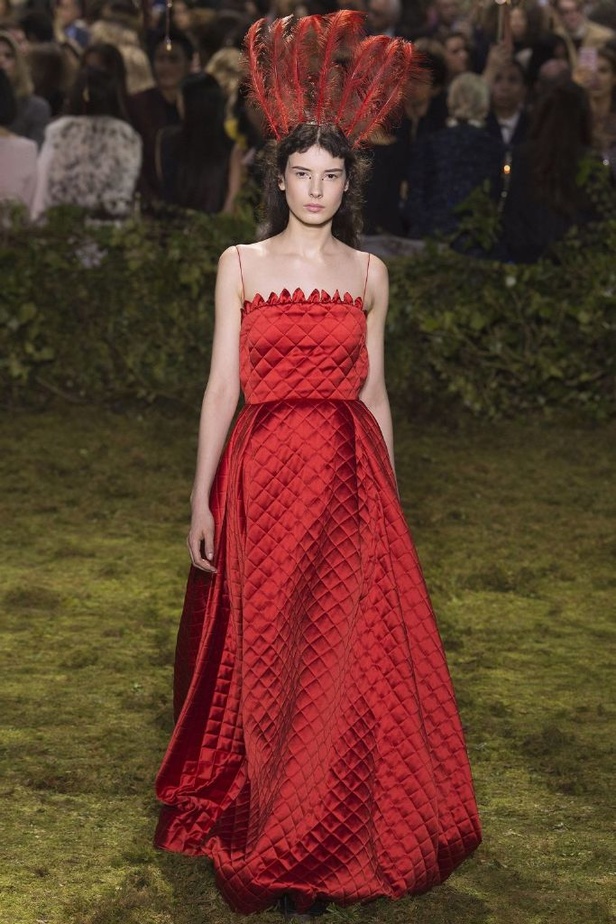 مجموعة الأزياء الفاخرة لدار ديور لموسم ربيع 2017