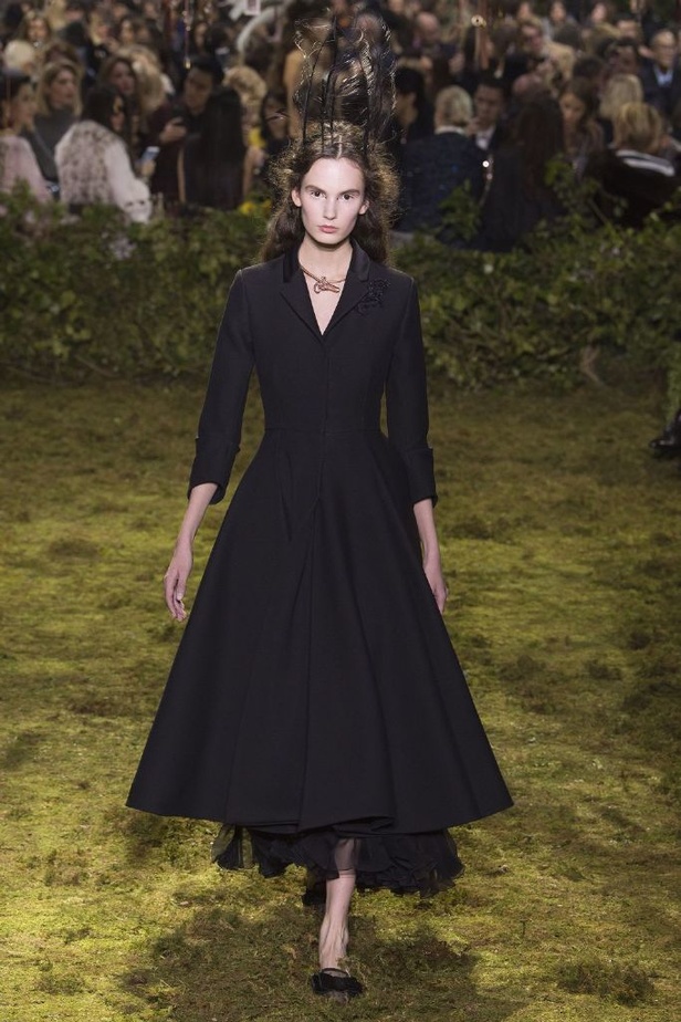 مجموعة الأزياء الفاخرة لدار ديور لموسم ربيع 2017