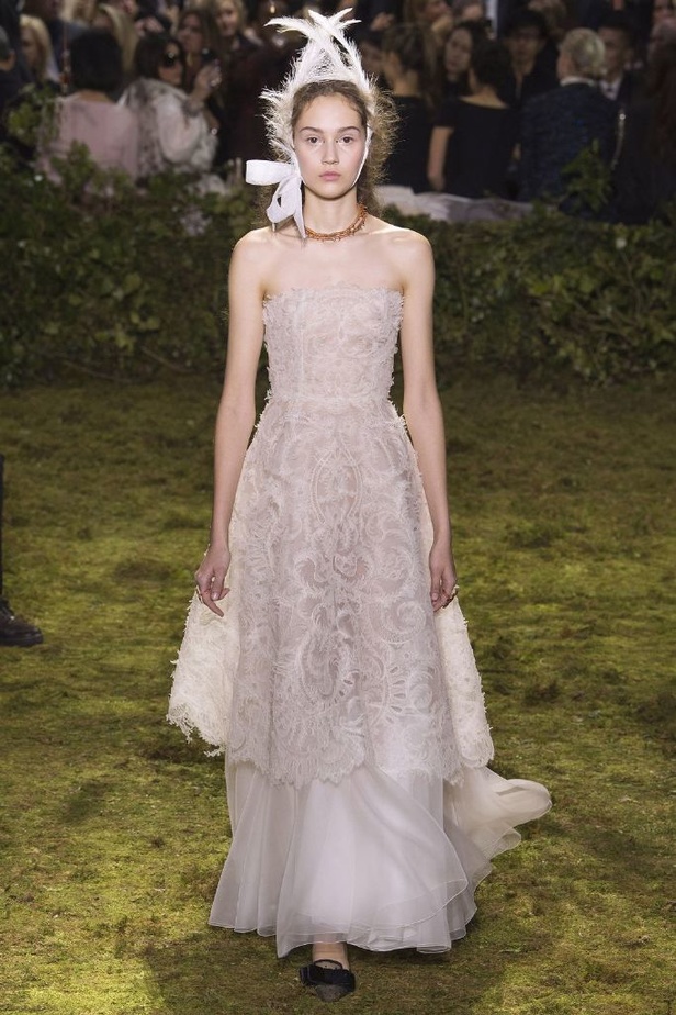 مجموعة الأزياء الفاخرة لدار ديور لموسم ربيع 2017