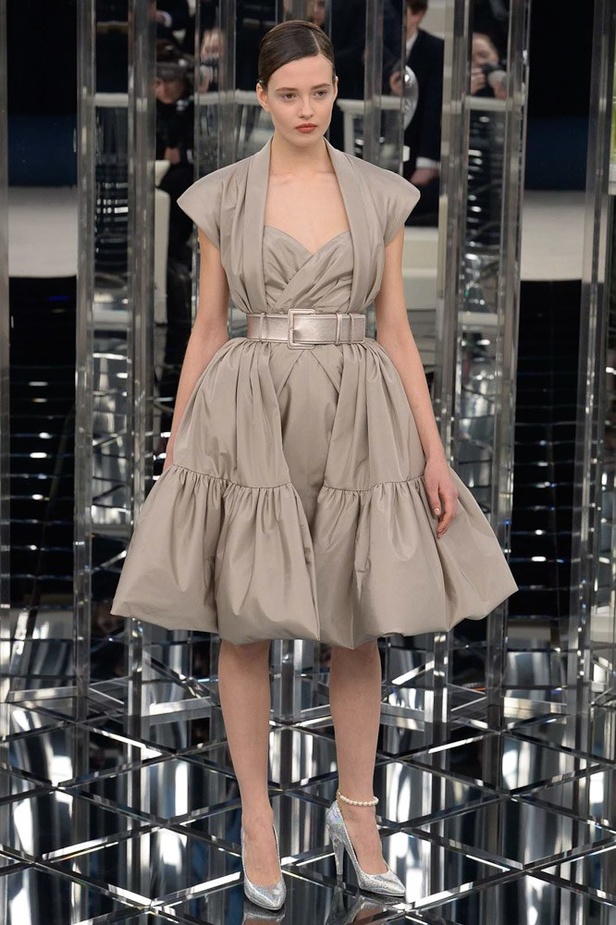 شاهدي مجموعة شانيل الراقية لصيف 2017