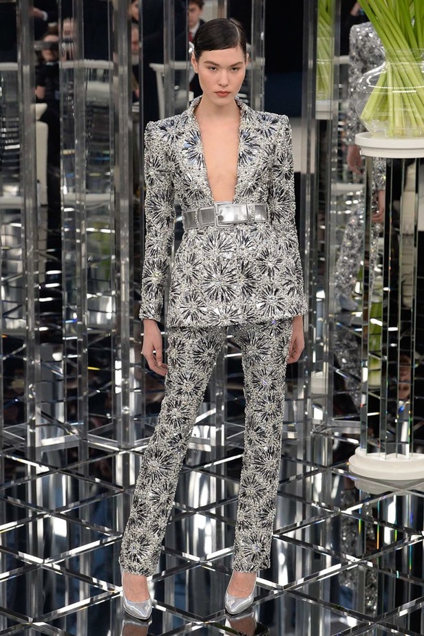 شاهدي مجموعة شانيل الراقية لصيف 2017